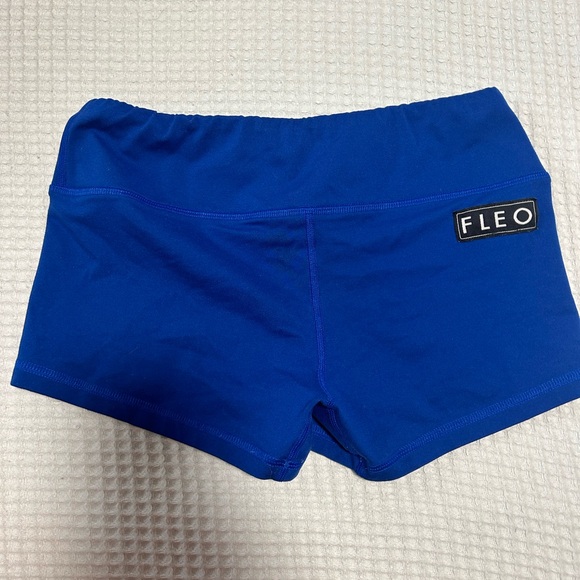 Fleo short. 2.5” inseam. Medium. - Picture 1 of 3